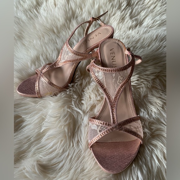 Pink lace heels size: 8.5 - Picture 2 of 7